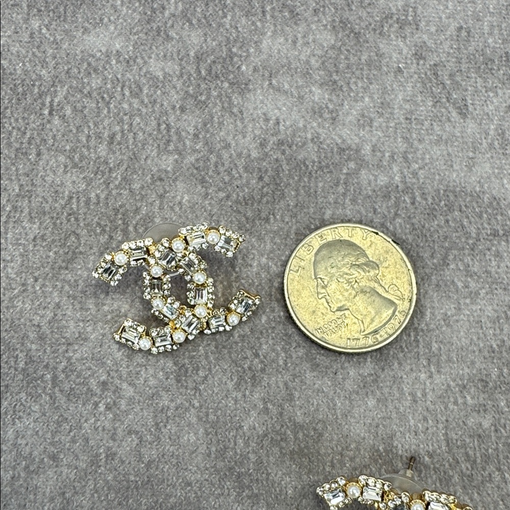 Fashion CC Silver Earrings with Crystals - Picture 2 of 5